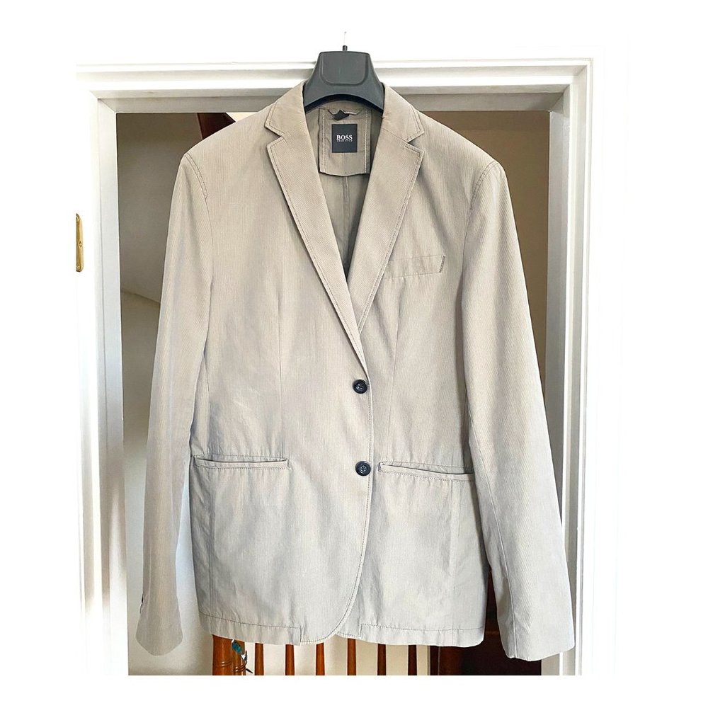 Men's Hugo Boss Sportcoat, size 42 regular, slim fit, Taupe color